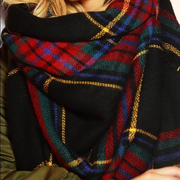 Black Blanket Scarf - Picture 3 of 4